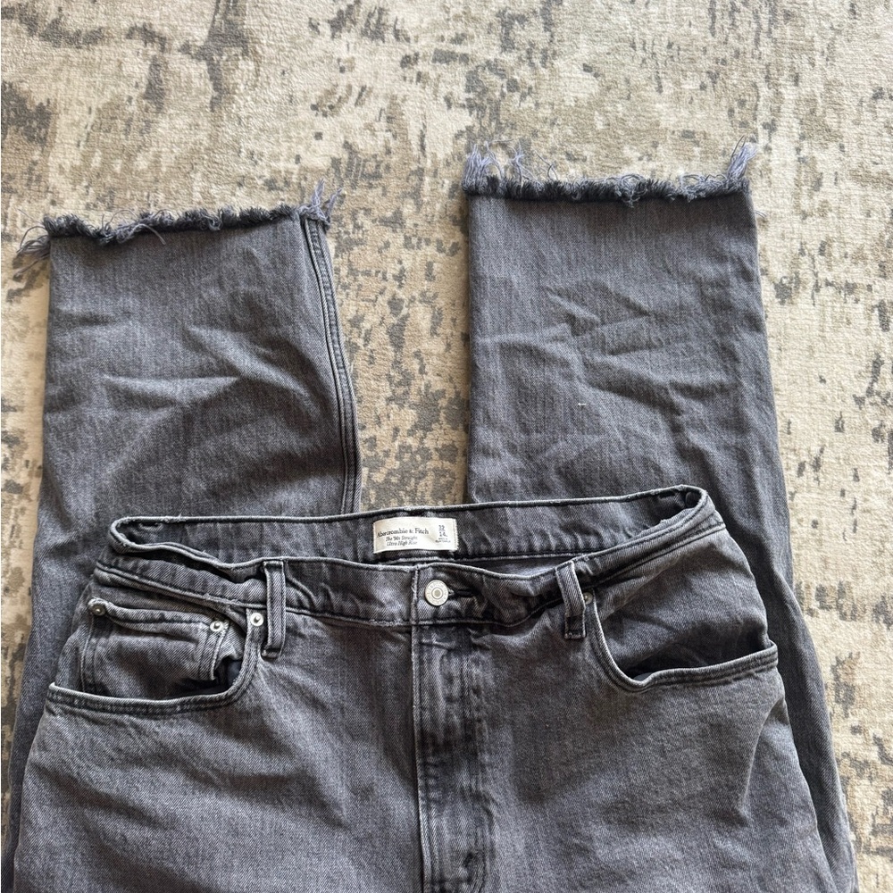 Abercrombie & Fitch '90s Straight Ultra High Rise Jeans in Gray